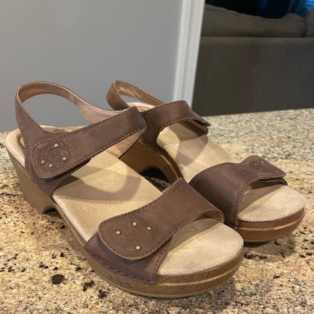 Dansko | brown leather Sandals. EU size 37 US Size 7
